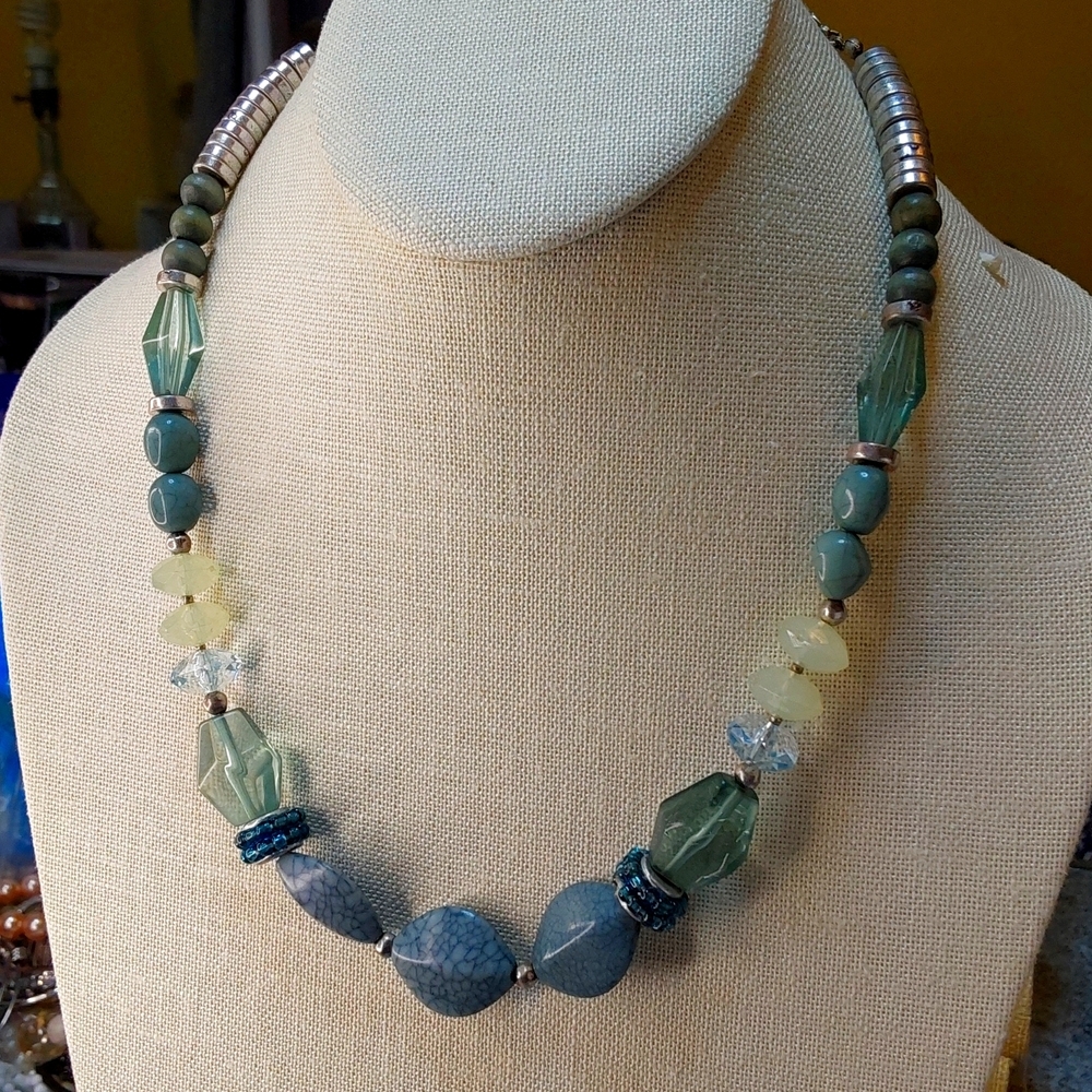 Napier necklace  blueish green. Crean silver